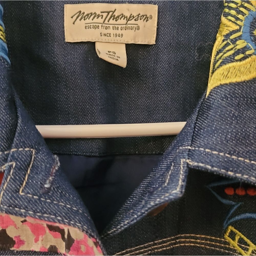 Norm Thompson light embroidered jacket - Picture 4 of 7